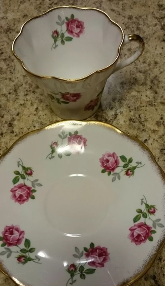 Montrose Teacup & Saucer - Picture 2 of 7